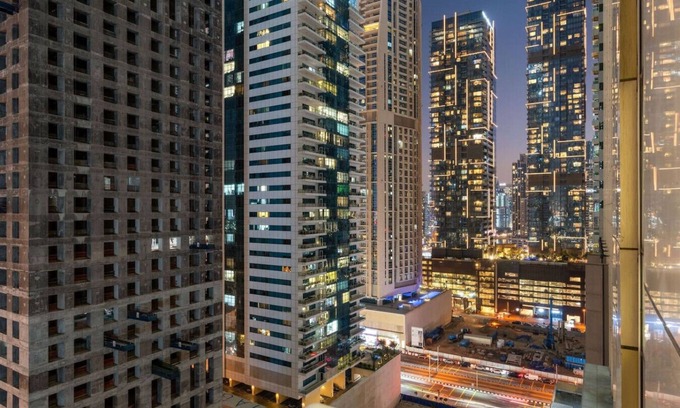 Dubai Media City Apartment | Stylish 1BR with Balcony | Near Marina Mall, Pool & Free Parking