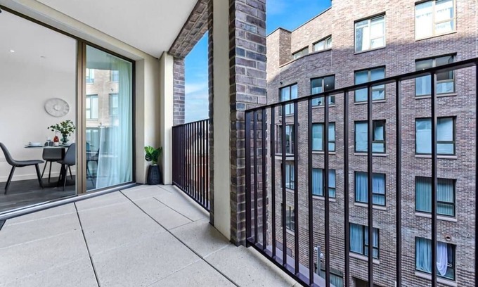 Springfield Apartment | Stylish 2-BD for Trendy Urban Travelers - Sleeps 5