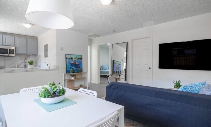 Riverside Park Apartment | Stylish 2 bed 1 bath w/Free Parking!