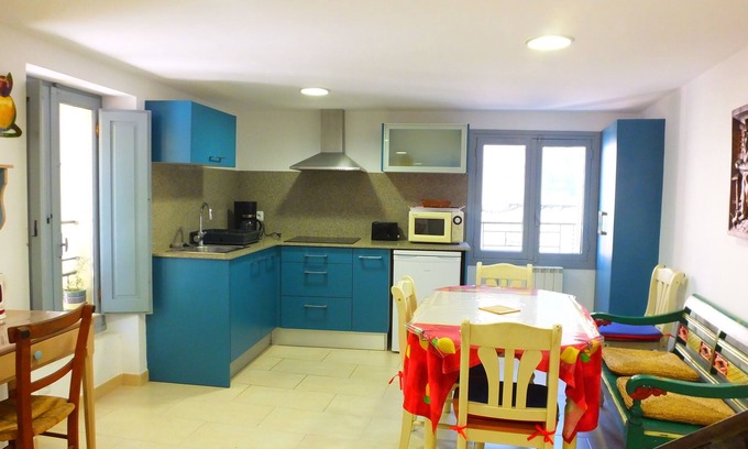 Ceret Apartment | Stylish 2 bed apartment in the heart of Céret Old Town