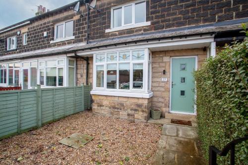 Yeadon House | Stylish 2-Bed Cottage in the heart of Yorkshire