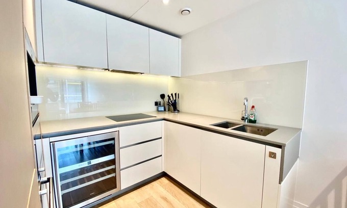 Vauxhall Apartment | Stylish 2 Bed Flats Near US Embassy