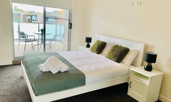 Rockdale Apartment | Stylish 2 Bedroom apartment located near public transport and beach