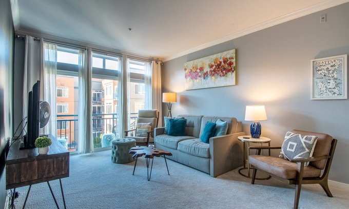 Belltown Condo | Stylish 2 BR, 2 BA in the Heart of the City!