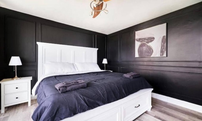 Windsor Condo | Stylish 2 BRM Executive Suite on the Water with exquisite views