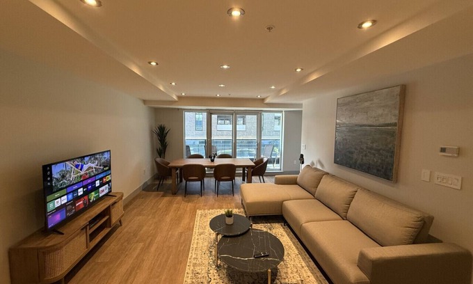 Downtown Halifax Apartment | Stylish 2B/2B Downtown w/parking