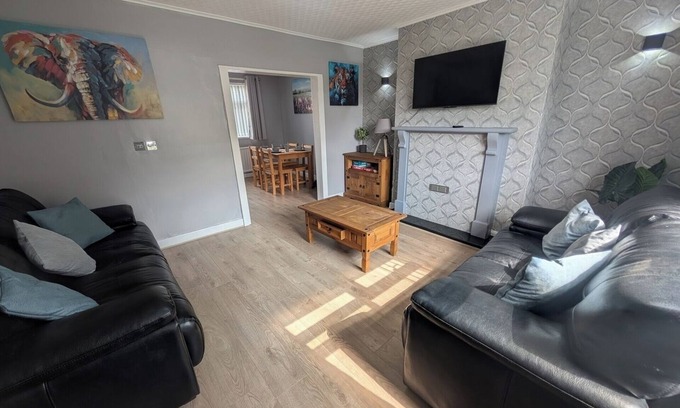 Bradford Apartment | Stylish 2BD Bradford Home near Parks