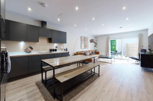 Southfields Apartment | Stylish 2bed flat 10min to Wimbledon tennis courts