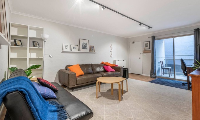 Kingston Apartment | Stylish 2BR Apartment in Kingston Close to Lake