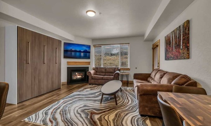 Park City Condo | Stylish 2BR Canyon Village Condo