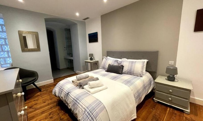 Gibraltar Apartment | Stylish 2BR contemporary design perfect vacation