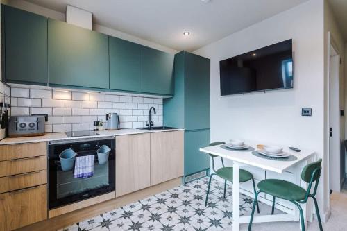 Llandudno House | Stylish 2BR Flat with Parking