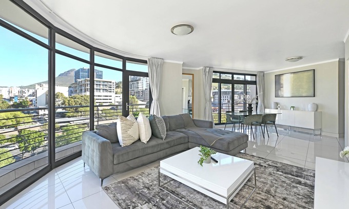 Cape Town City Centre Apartment | Stylish 2BR in De Waterkant Mountain & City Views Cape Town