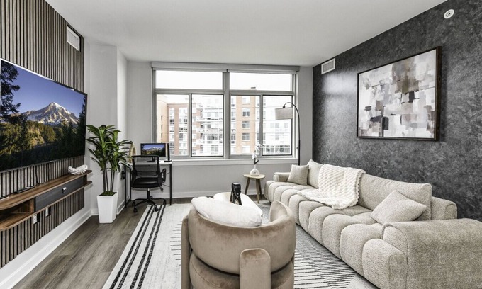 Crystal City Apartment | Stylish 2BR Retreat | Gym, Prkng & Scenic Rooftop