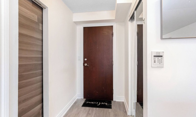 Downtown Mississauga Condo | Stylish 2BR with Great View/Steps from Square One