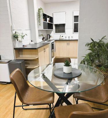 South Hedland Apartment | Stylish 3 Bed Apartment - Free Parking