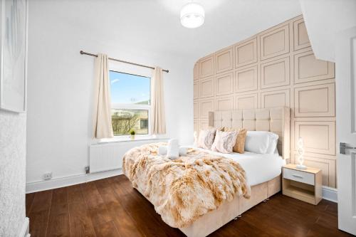 Birmingham House | Stylish 3-Bedroom Home with Garden & Convenient Parking 18M