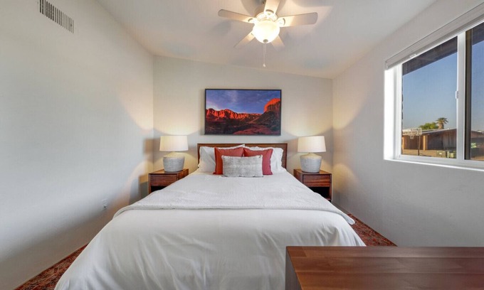 Casas Adobes House | Stylish/3 BR 2 BA/Carport/Big Yard/Grill