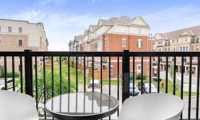 Durham Region House | Stylish 3 BR Townhouse in Oshawa