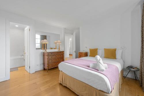 East Walworth Apartment | Stylish 3BR 3BA Flat Walk to West End & Covent Garden in Minutes