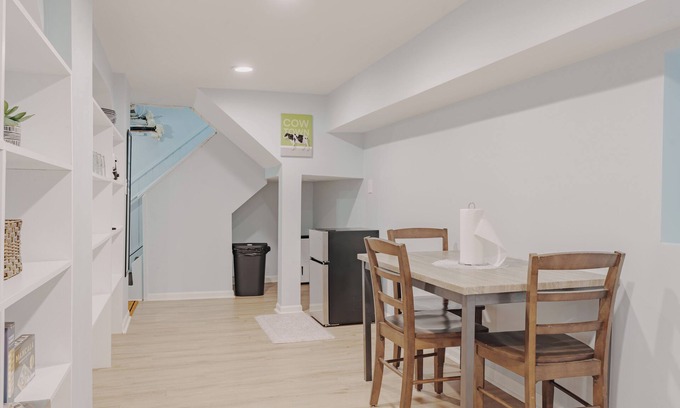 Lake View East Apartment | Stylish 3BR Apt Near Wrigley Field & Lincoln Park