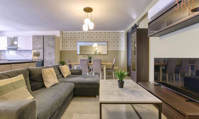 St. Julian's Apartment | Stylish 3BR home in the centre of St Julian w/WIFI