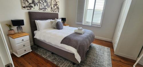 Wollongong CBD House | Stylish 3BR Stay 10mins walk to Wollongong Hospital & Train Station, Free Parking & Wi-Fi