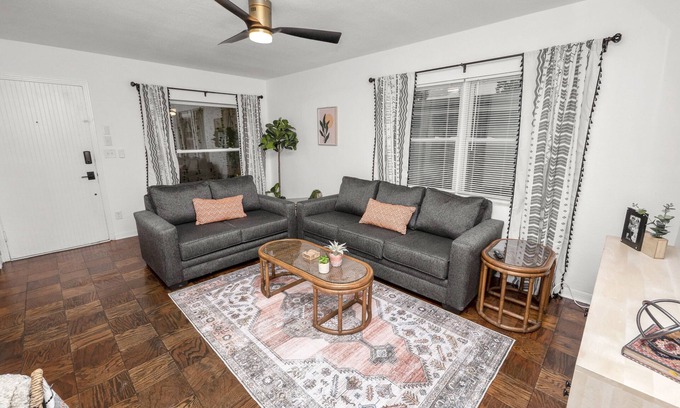 Lakeland House | Stylish 4 Bedroom home with a game room