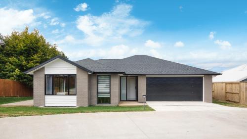 Pukehangi House | Stylish 4 Bedroom house Brand New in Rotorua