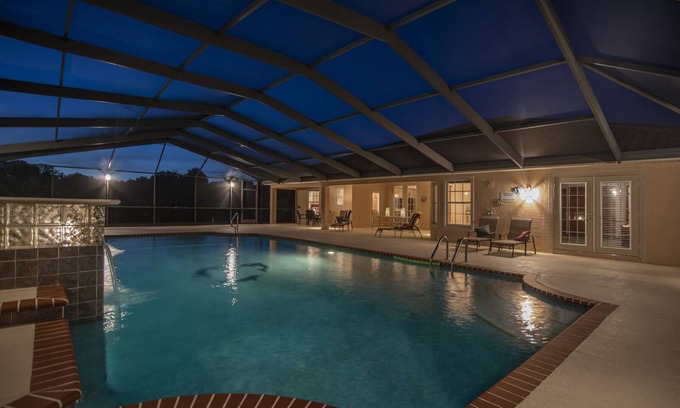 Inverness House | Stylish 4-bedroom Villa with Heated Pool