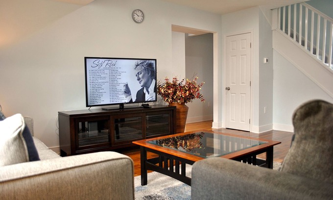Catonsville House | Stylish 4-bedroom whole house with plenty of parking