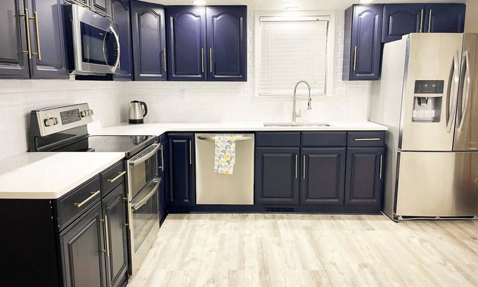 Ellendale House | Stylish 4BR renovated house! location! Game room!