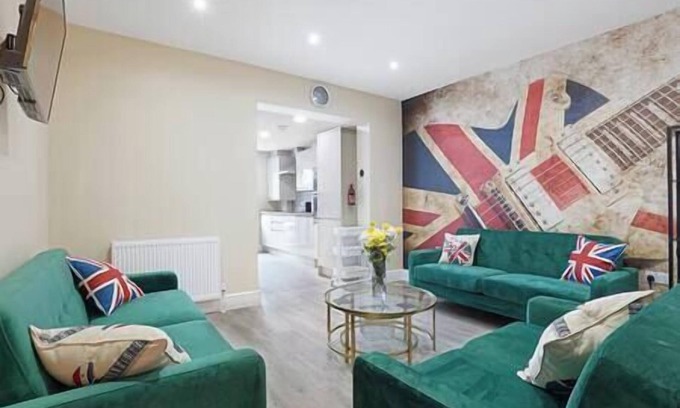 Dartford House | Stylish 5-Bed Home | 3 Baths | Near Bluewater & London