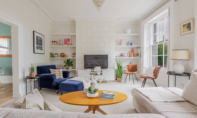 Leamington Spa House | Stylish 5-Bed Townhouse in Prime Leamington Spa