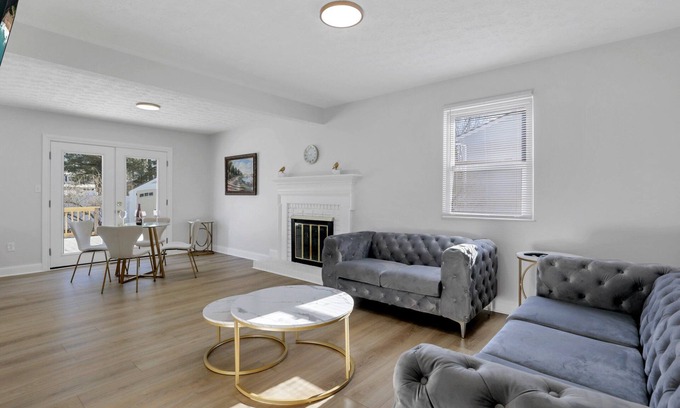 New California House | Stylish 5BR Designer Home w/Deck & Hot Tub