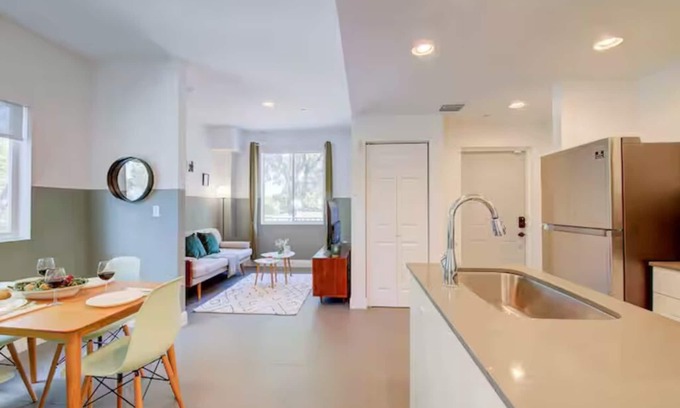 Allapattah Apartment | Stylish Altitude Haven - 1BR/2BA near Miami Beach!