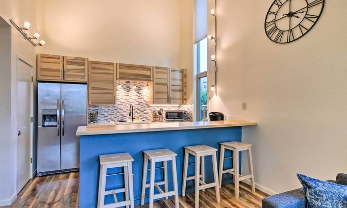 South Addition Apartment | Stylish Anchorage Townhome ~ 1 Mi to Downtown