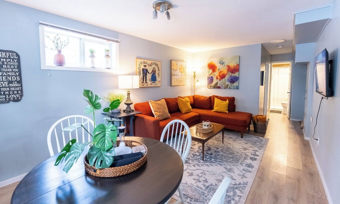 Red Deer House | Stylish and Bright Pet Friendly Private Suite in Central Red Deer
