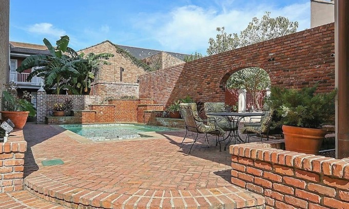French Quarter Hotel | Stylish and Charming 2-Bedroom Stay – Authentic New Orleans Vibe