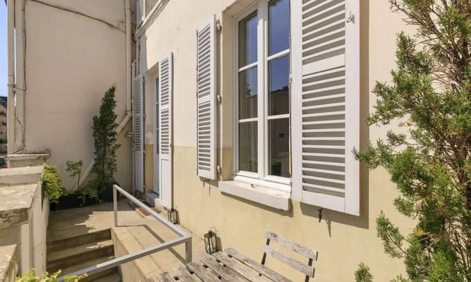 Notre-Dame Apartment | Stylish and comfortable apartment with a terrace, close to the Palace