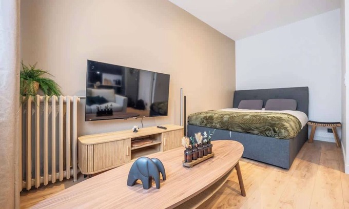 Montrouge Apartment | Stylish and cozy apartment with balcony