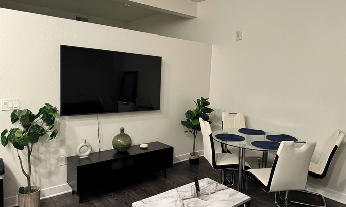 Atwater Village Apartment | Stylish and Elegant