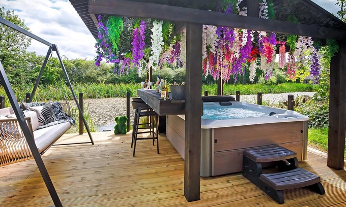 Selby Ski Chalet | Stylish and luxurious open plan lodge.