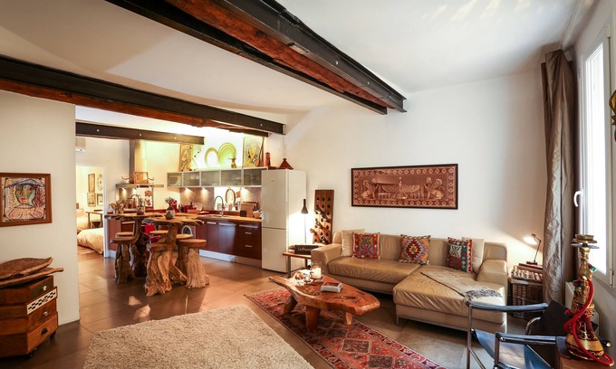 Old Town Apartment | Stylish and Renovated Apartment in Old Nice