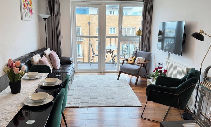 Broad Green Apartment | Stylish and spacious apartment.