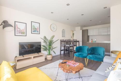 Cambridge Apartment | Stylish Apartment 1 min to Station with Balcony