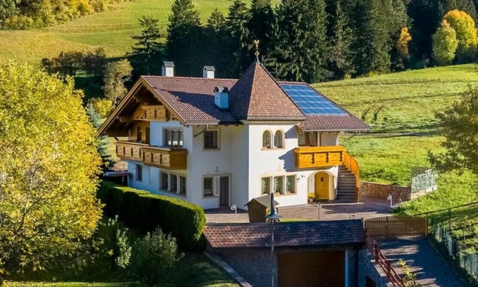 Laion Apartment | Stylish apartment (A) in Haus Rabanser*-in the heart of the Dolomites/Val Gardena/Grödnertal