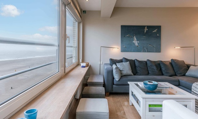 Duinbergen Apartment | Stylish apartment with frontal seaview and parking