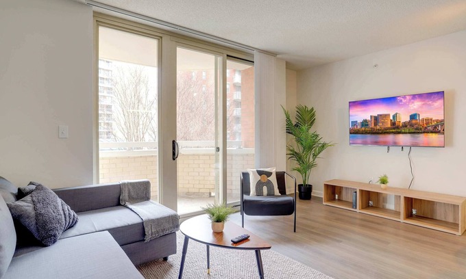 Ballston Apartment | Stylish Apartment Perfect to Business Travels!
