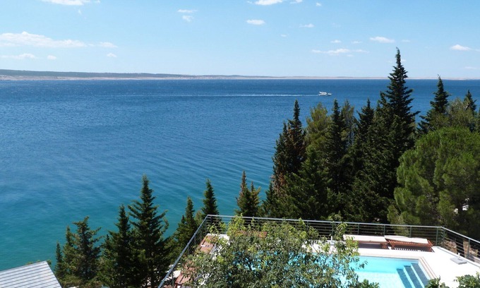 Starigrad Apartment | Stylish apartments in beachfront villa with heated pool and a private beach
